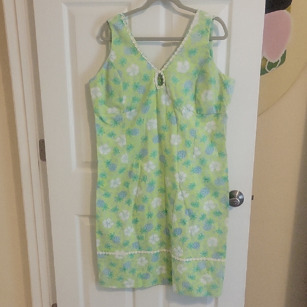 Pappagallo lime sleeveless midi vneck floral applique trim dress. SzLg